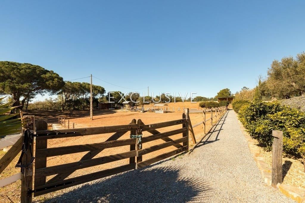 Reitsportimmobilie mit Stallungen und Reitanlagen an der Algarve, Portugal