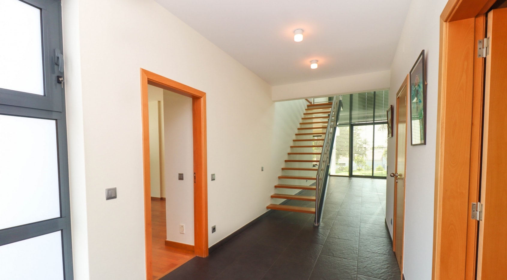 Contemporary villa near Penina, Portimao and short distance to beaches of Alvor