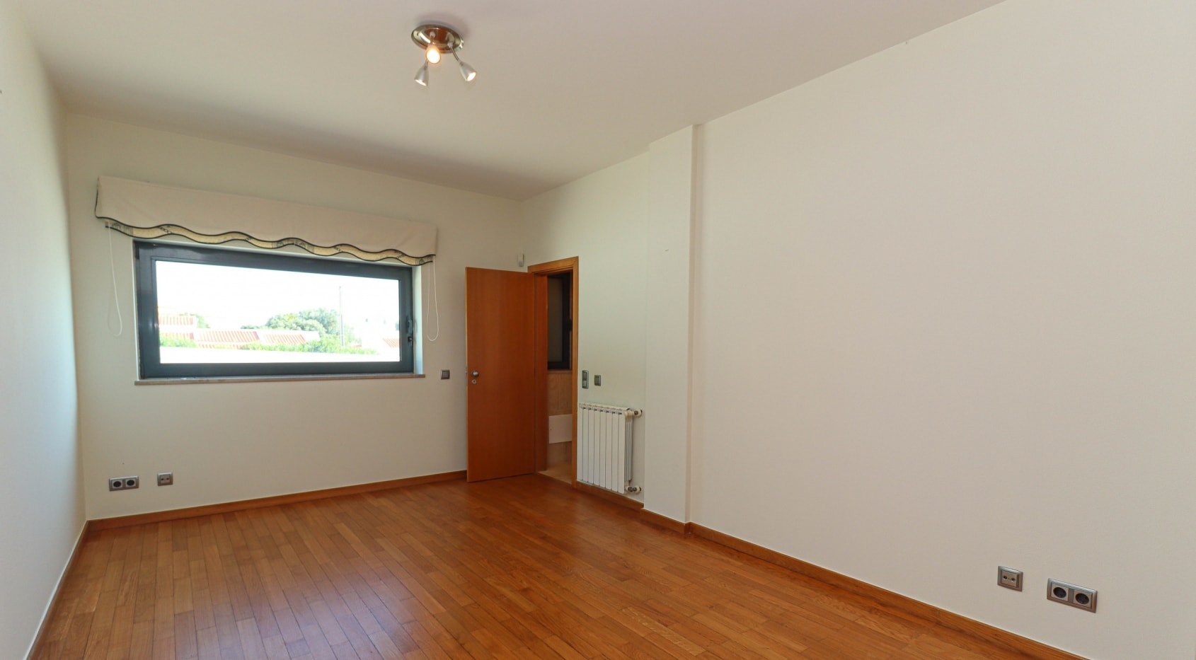 Contemporary villa near Penina, Portimao and short distance to beaches of Alvor
