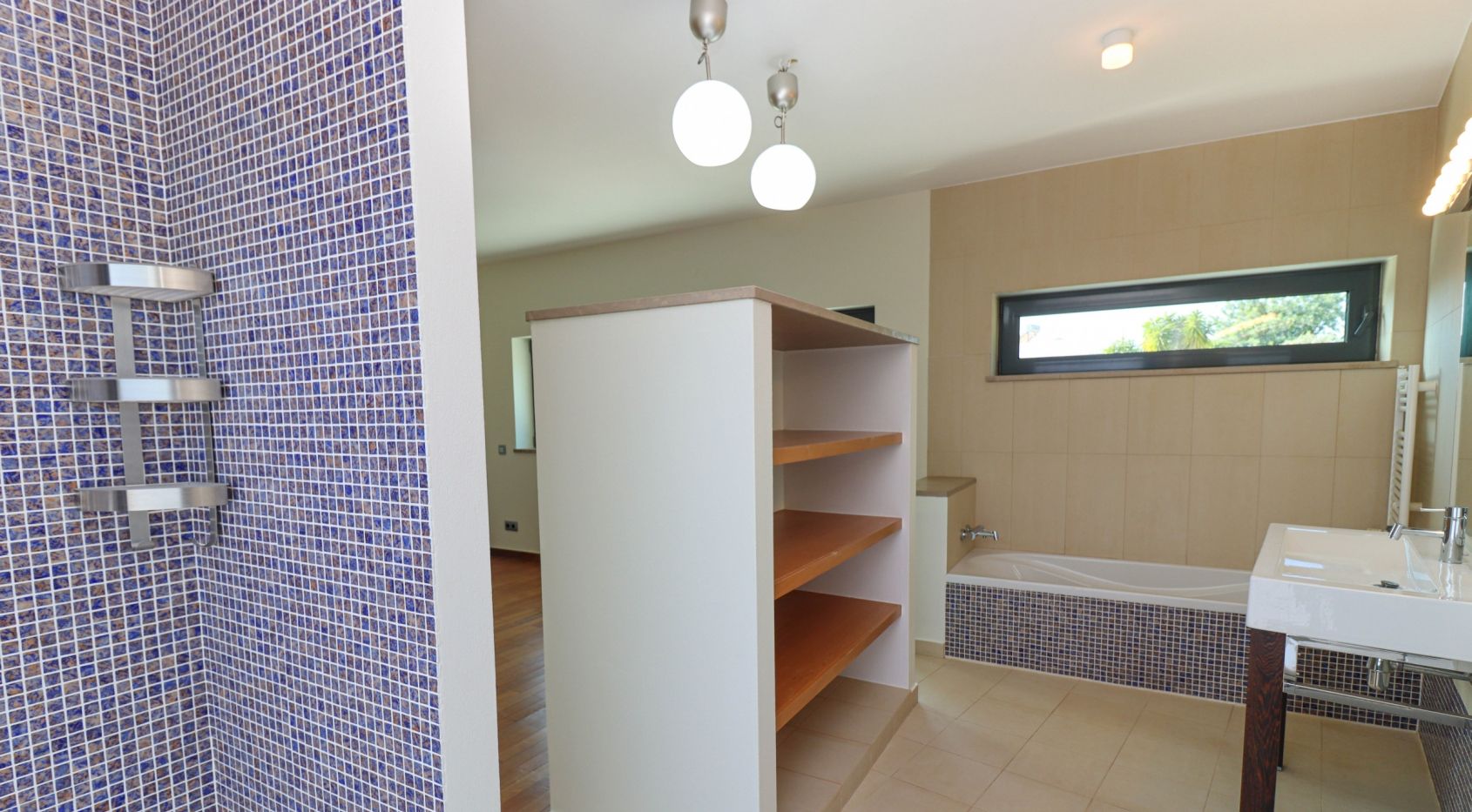 Contemporary villa near Penina, Portimao and short distance to beaches of Alvor