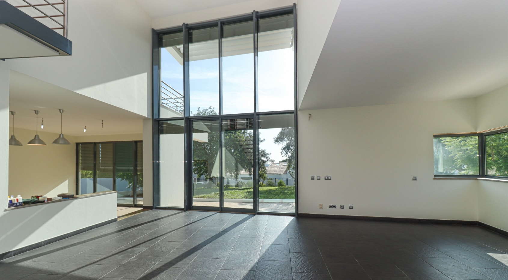Contemporary villa near Penina, Portimao and short distance to beaches of Alvor
