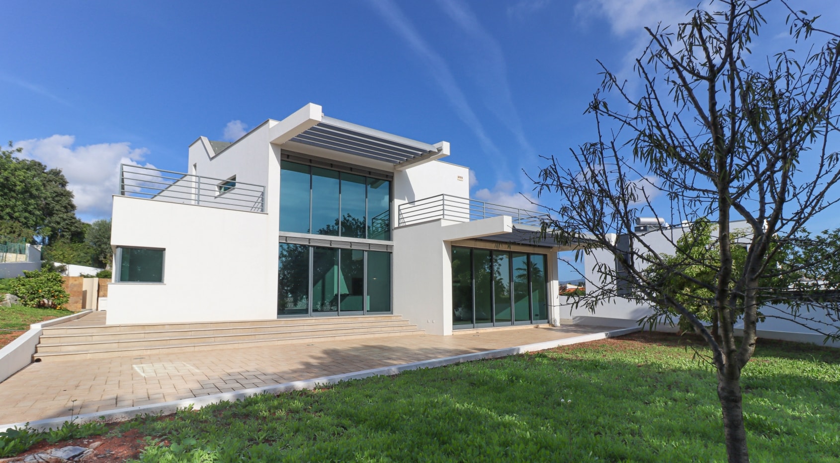 Contemporary villa near Penina, Portimao and short distance to beaches of Alvor