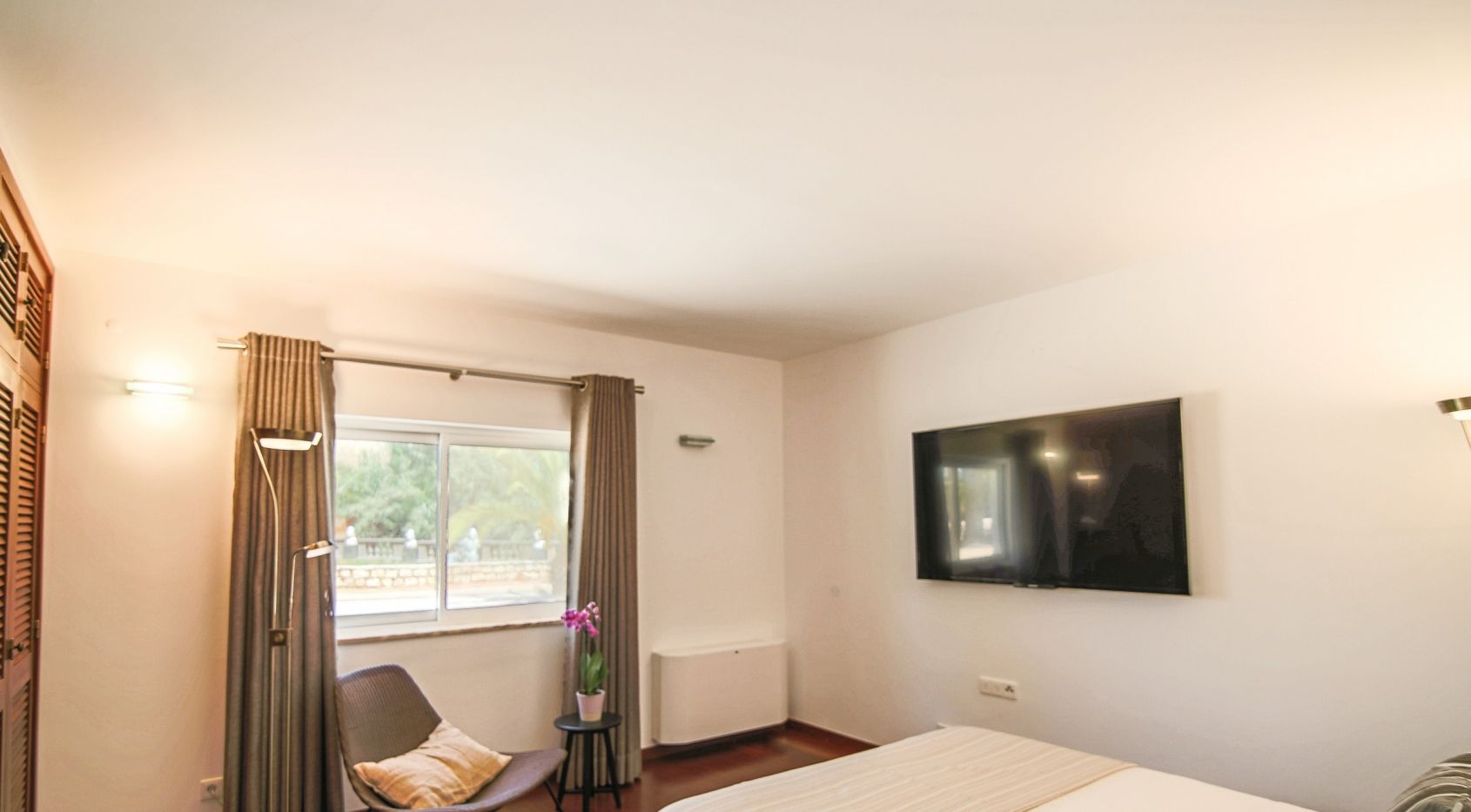 Algarve river front villa with boat access to the Arade river & atlantic ocean in Silves