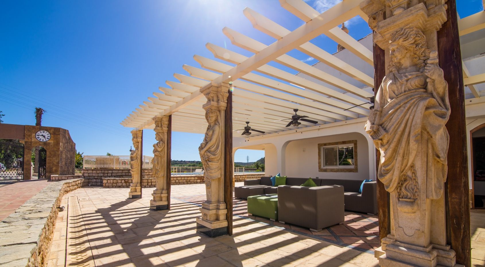Algarve river front villa with boat access to the Arade river & atlantic ocean in Silves