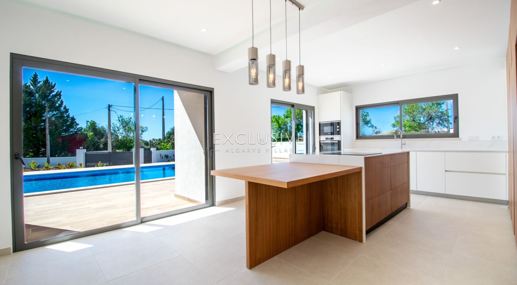 New large villa, sea views in Caramujeira, Carvoeiro