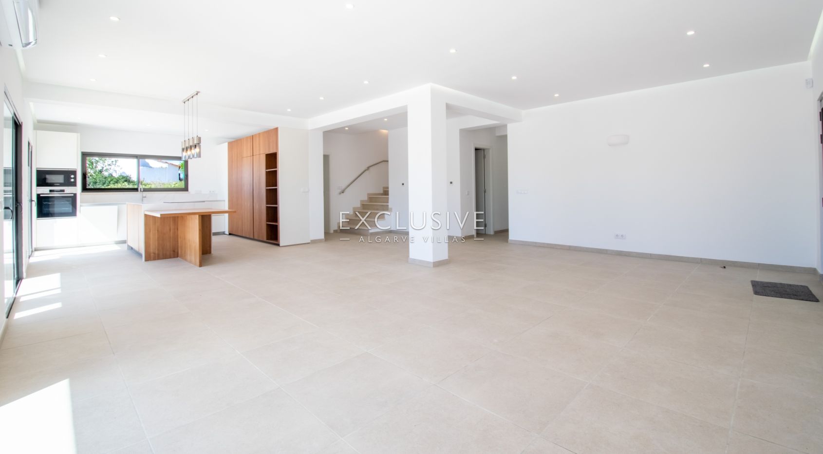 New large villa, sea views in Caramujeira, Carvoeiro