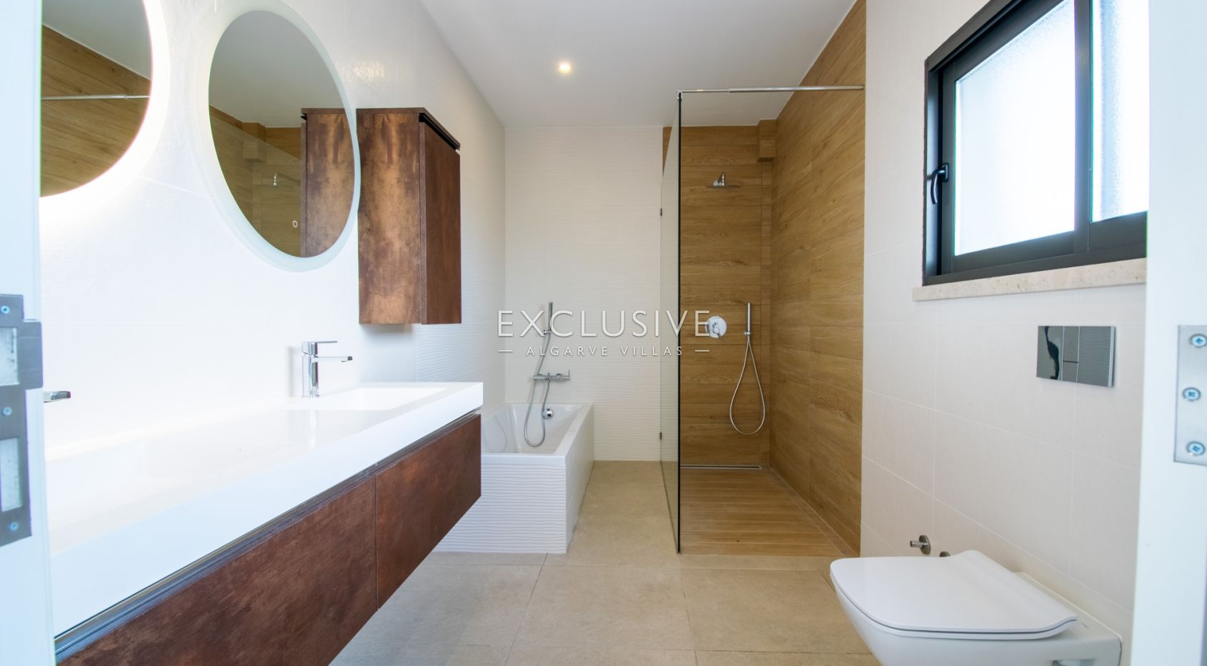 New large villa, sea views in Caramujeira, Carvoeiro