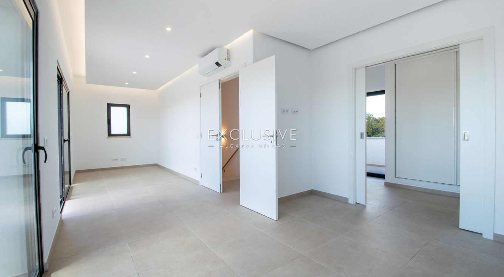 New large villa, sea views in Caramujeira, Carvoeiro