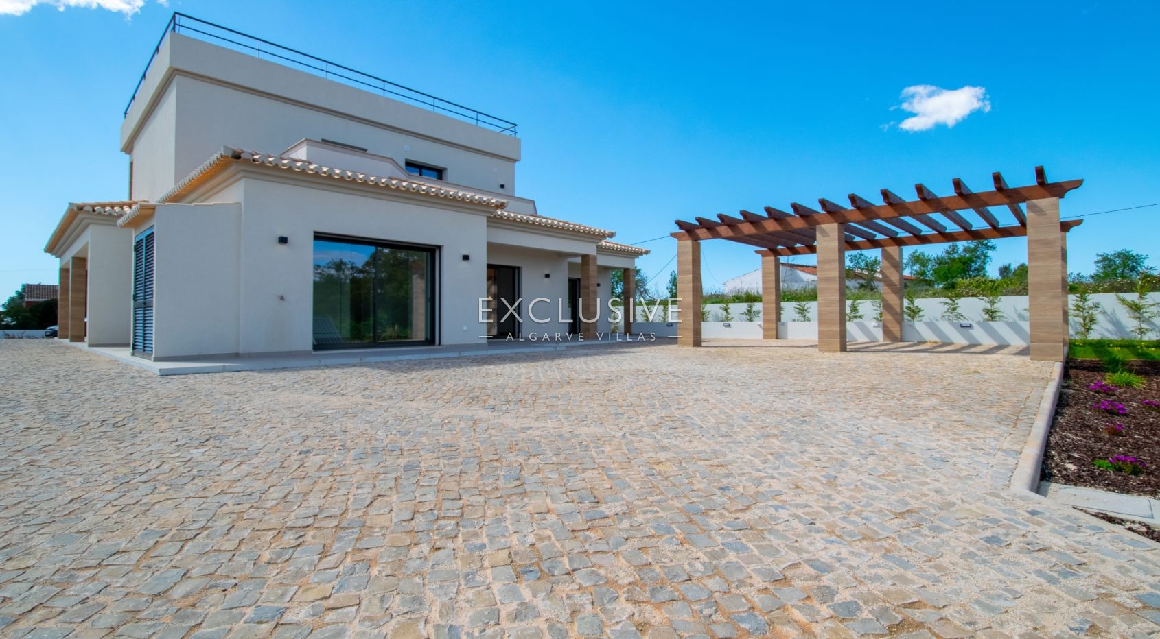 New large villa, sea views in Caramujeira, Carvoeiro