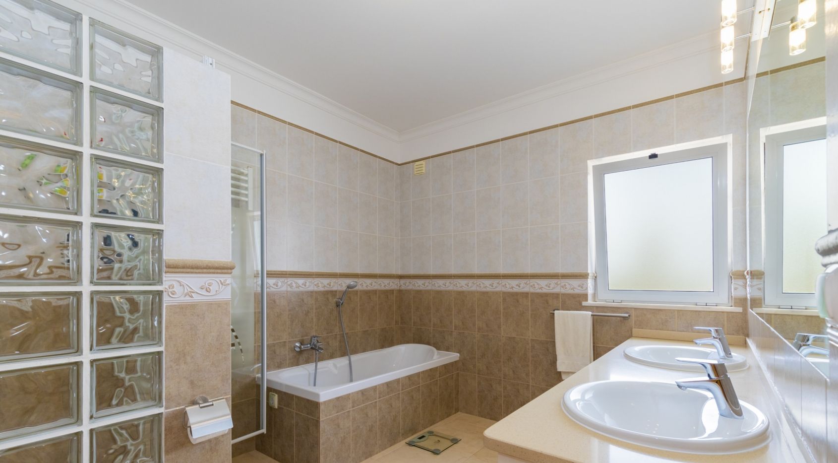 Imaculada moradia V4 com piscina privada em Carvoeiro