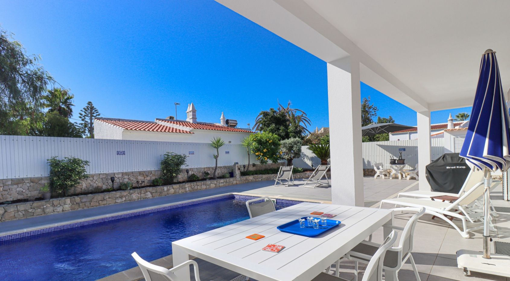 Imaculada moradia V4 com piscina privada em Carvoeiro