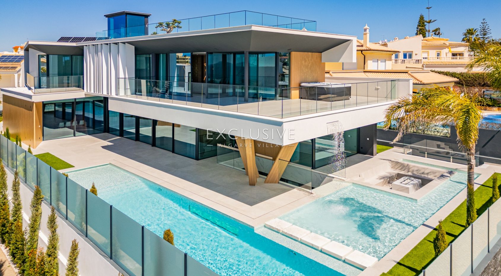 Buy Brand new 5 bedroom villa on Gale beach near Albufeira with sea views