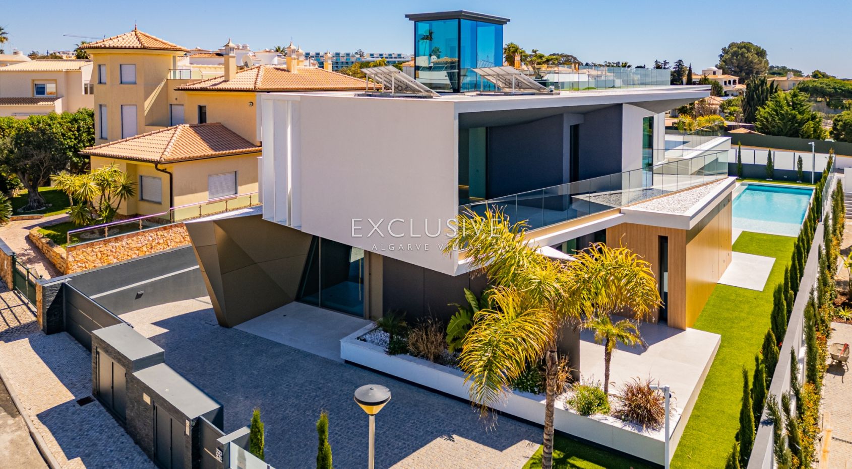 Buy Brand new 5 bedroom villa on Gale beach near Albufeira with sea views