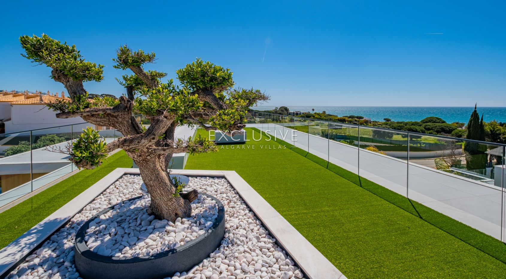 Buy Brand new 5 bedroom villa on Gale beach near Albufeira with sea views