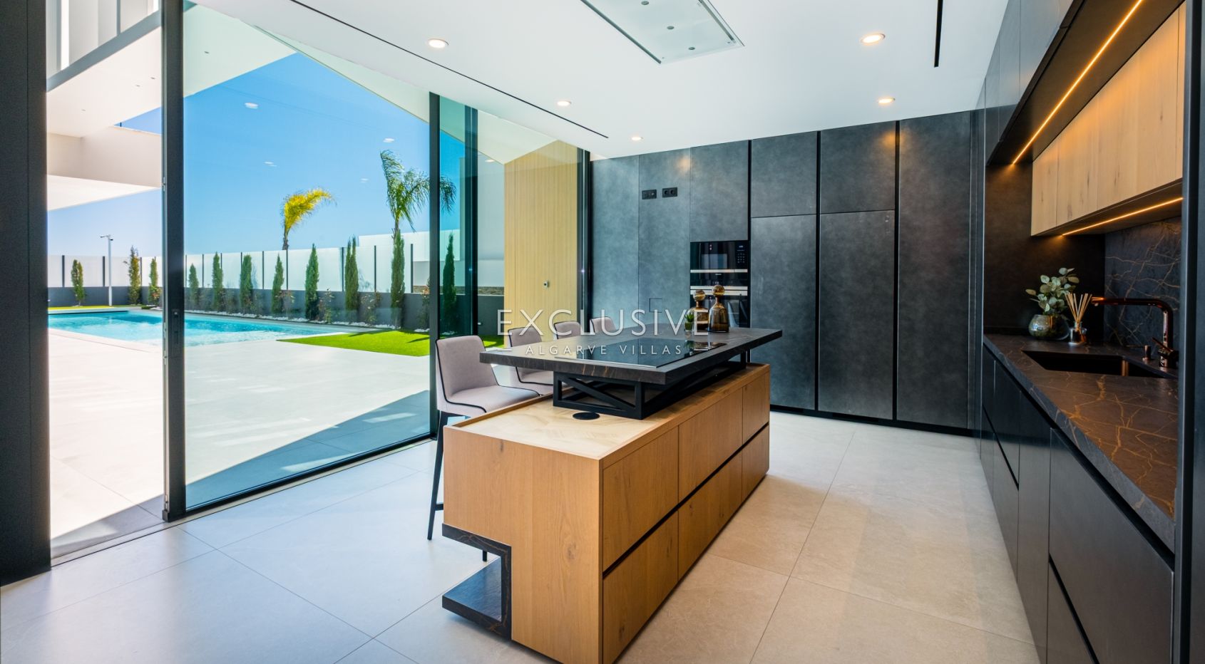 Buy Brand new 5 bedroom villa on Gale beach near Albufeira with sea views