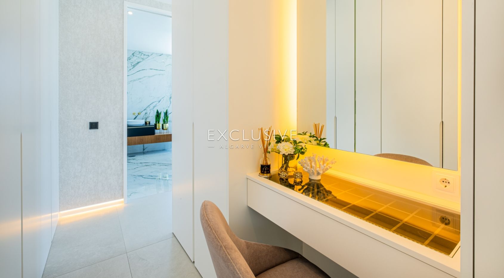 Buy Brand new 5 bedroom villa on Gale beach near Albufeira with sea views
