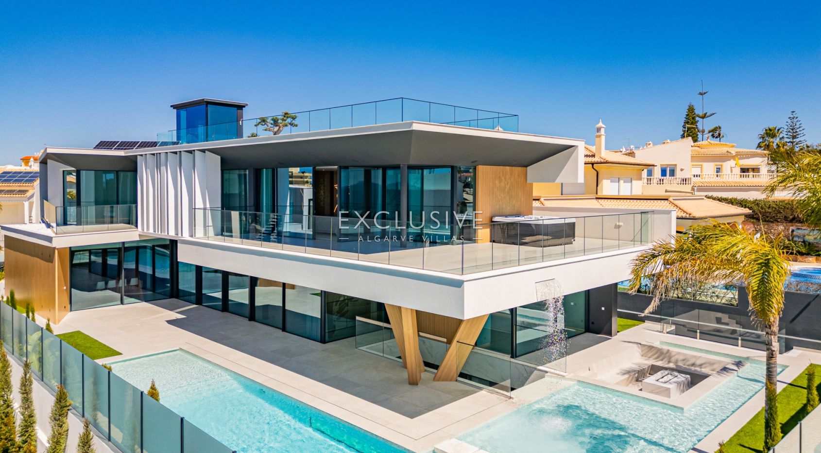 Buy Brand new 5 bedroom villa on Gale beach near Albufeira with sea views
