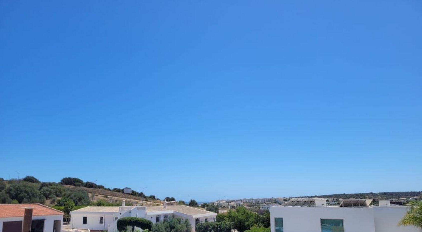 Gloednieuwe, moderne villa in Lagos, vlakbij het strand van Porto de Mós, Algarve