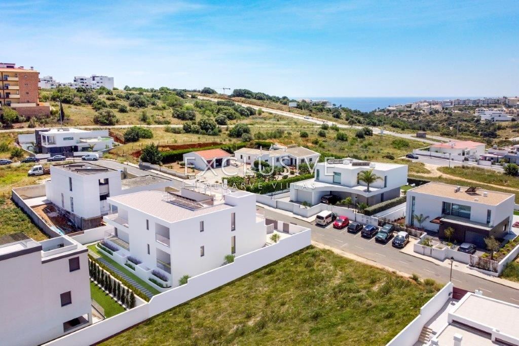 Gloednieuwe, moderne villa in Lagos, vlakbij het strand van Porto de Mós, Algarve