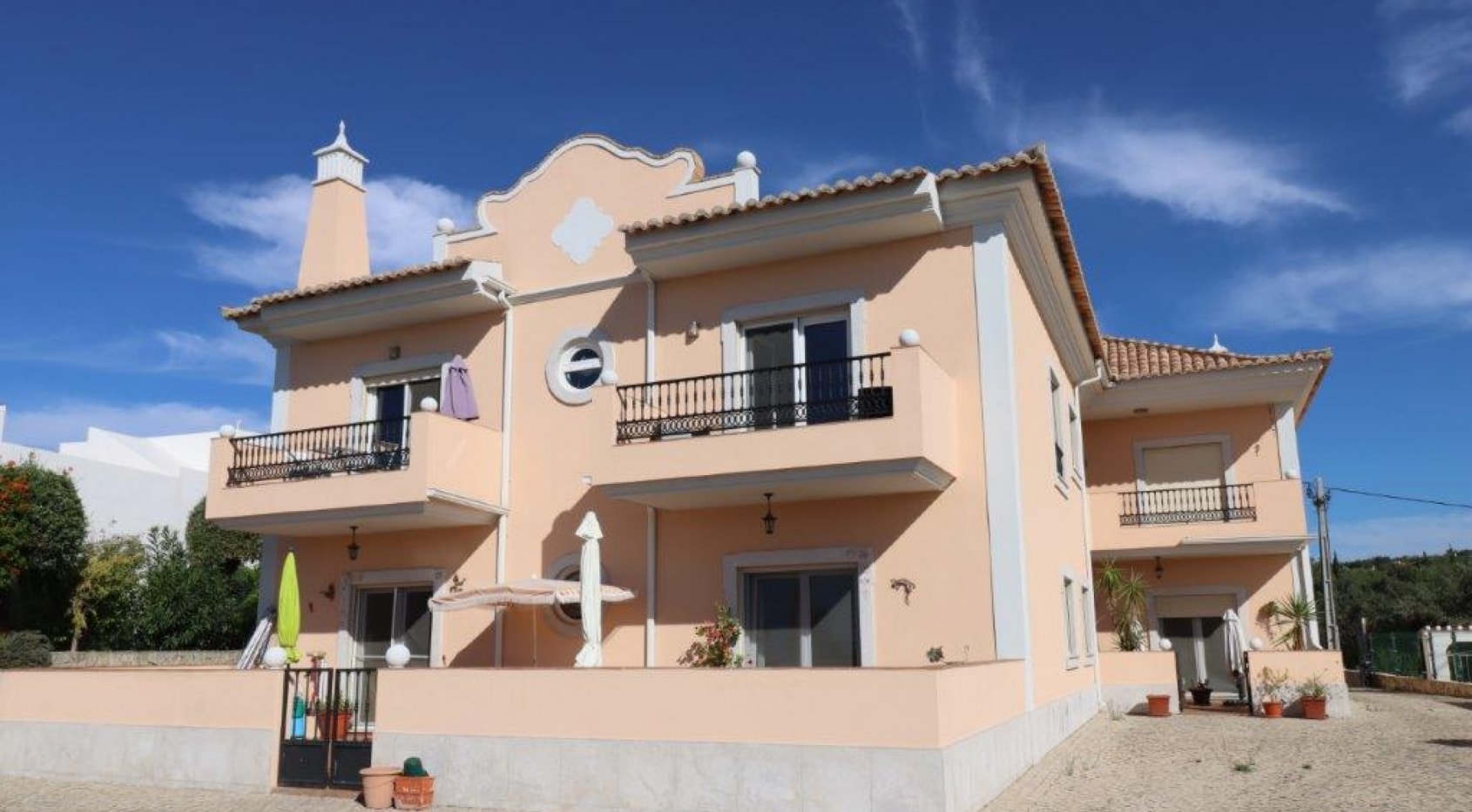 Beautiful two (+2) bedroom apartment with sea views in Santa Bárbara de Nexe, Algarve