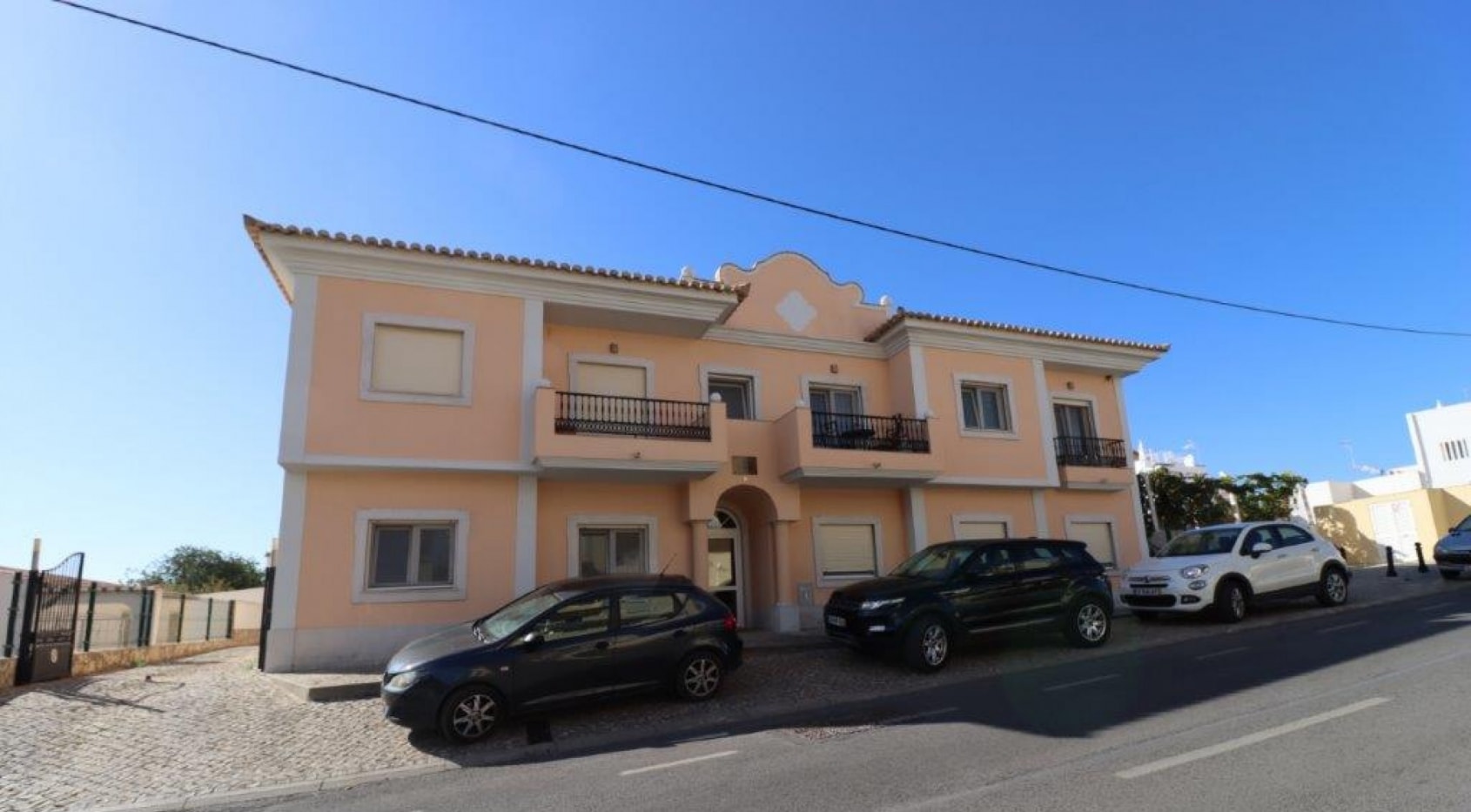 Beautiful two (+2) bedroom apartment with sea views in Santa Bárbara de Nexe, Algarve