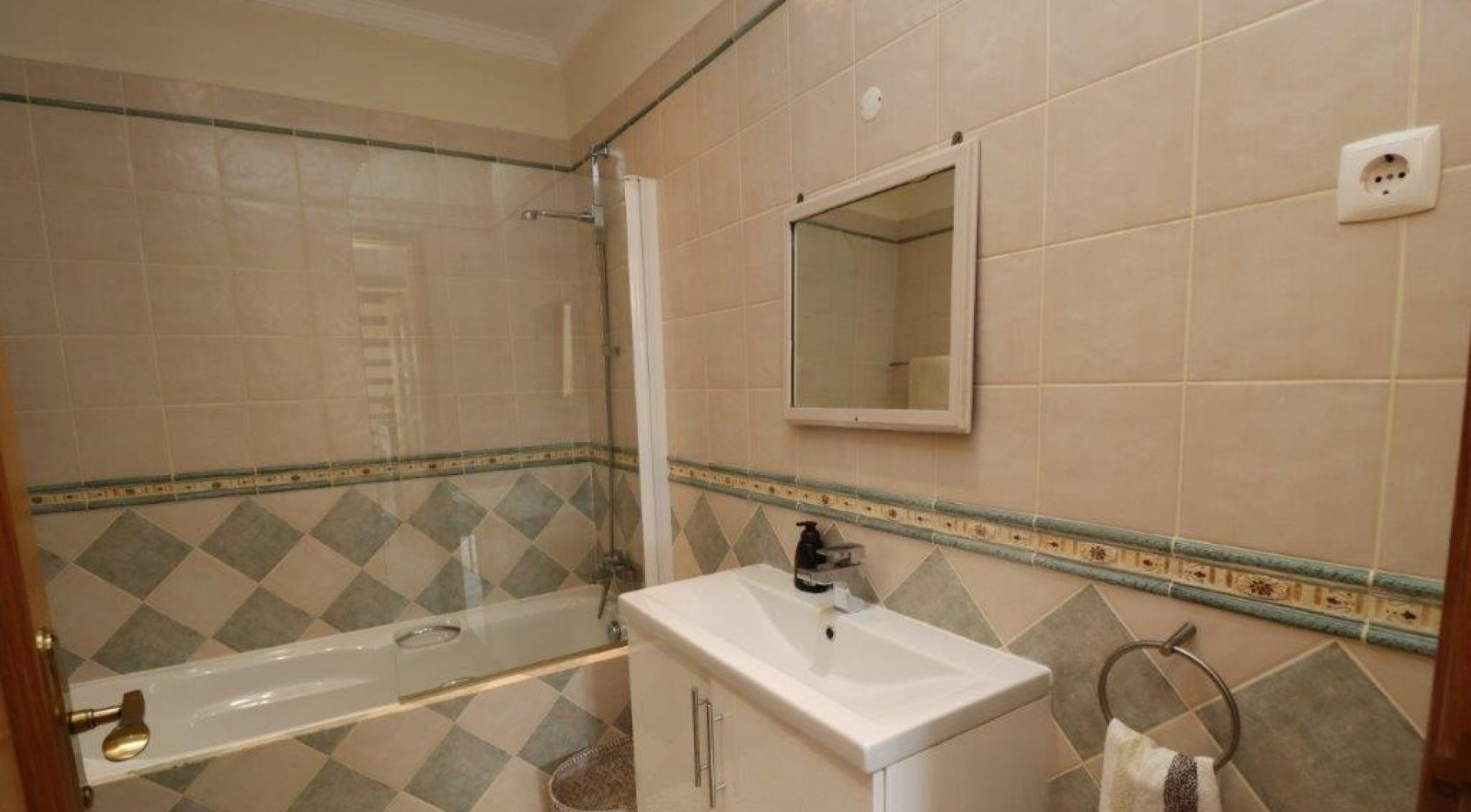 Beautiful two (+2) bedroom apartment with sea views in Santa Bárbara de Nexe, Algarve