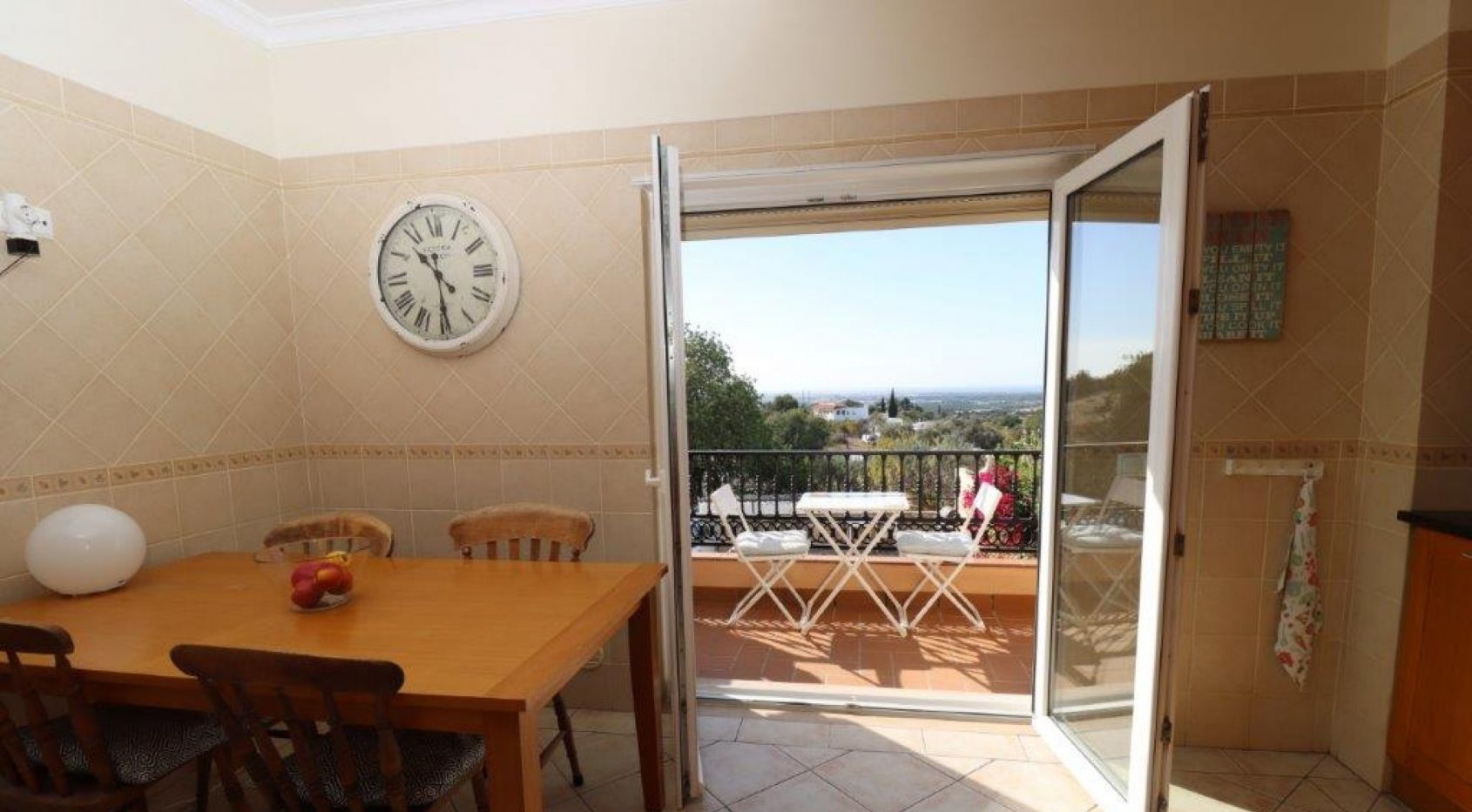 Beautiful two (+2) bedroom apartment with sea views in Santa Bárbara de Nexe, Algarve