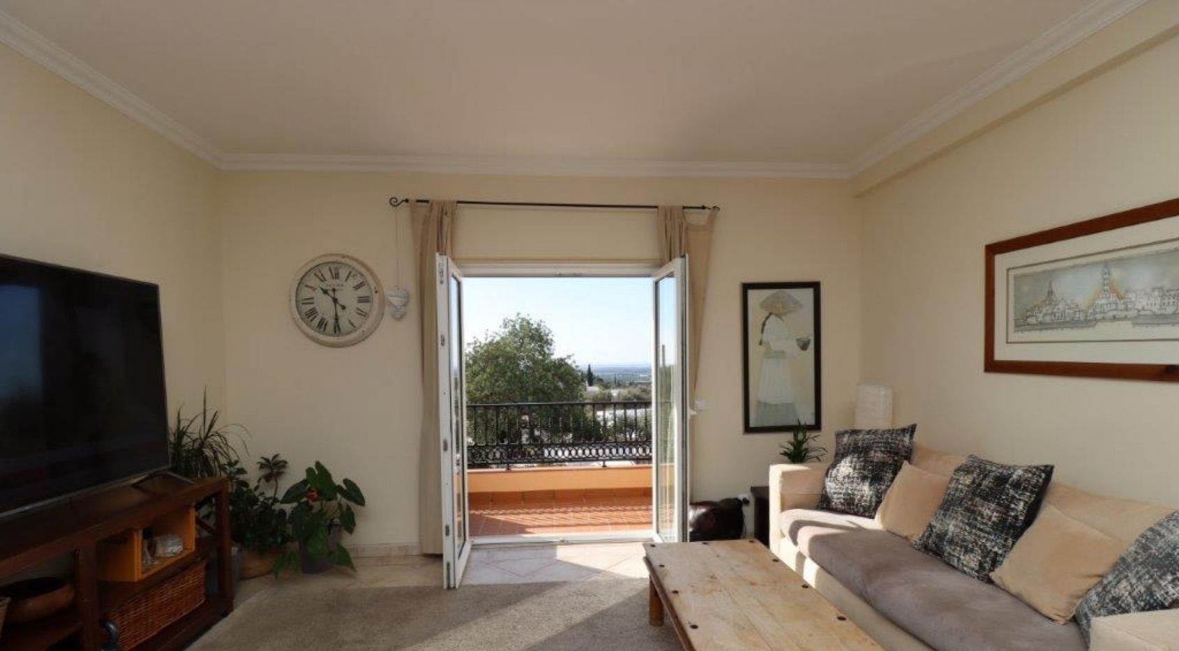 Beautiful two (+2) bedroom apartment with sea views in Santa Bárbara de Nexe, Algarve