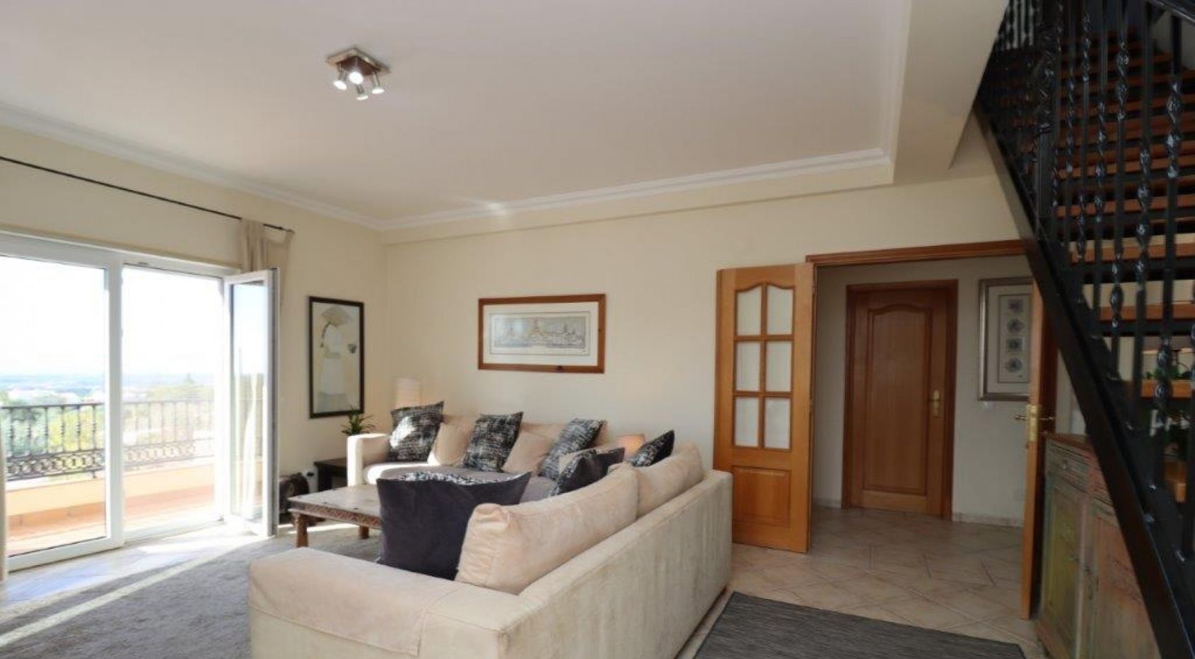 Beautiful two (+2) bedroom apartment with sea views in Santa Bárbara de Nexe, Algarve