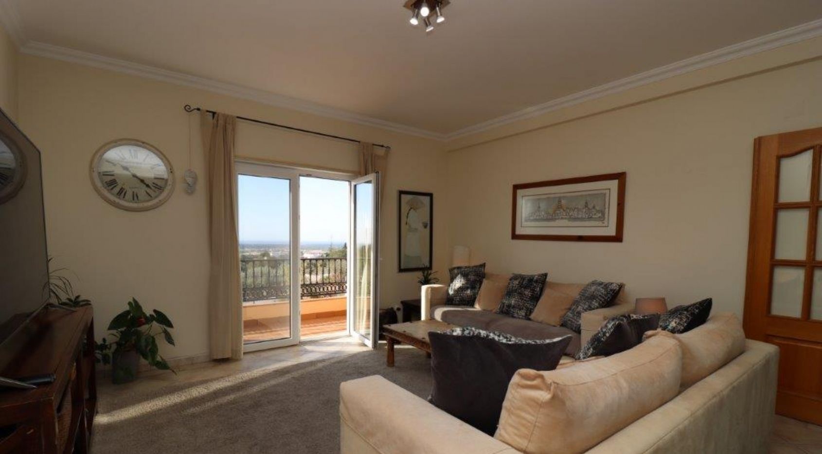Beautiful two (+2) bedroom apartment with sea views in Santa Bárbara de Nexe, Algarve