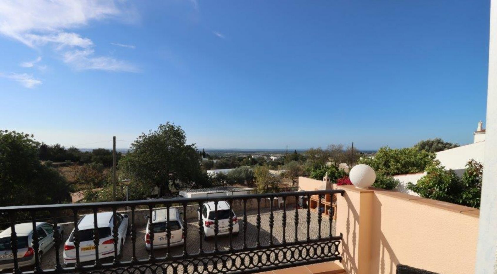 Beautiful two (+2) bedroom apartment with sea views in Santa Bárbara de Nexe, Algarve