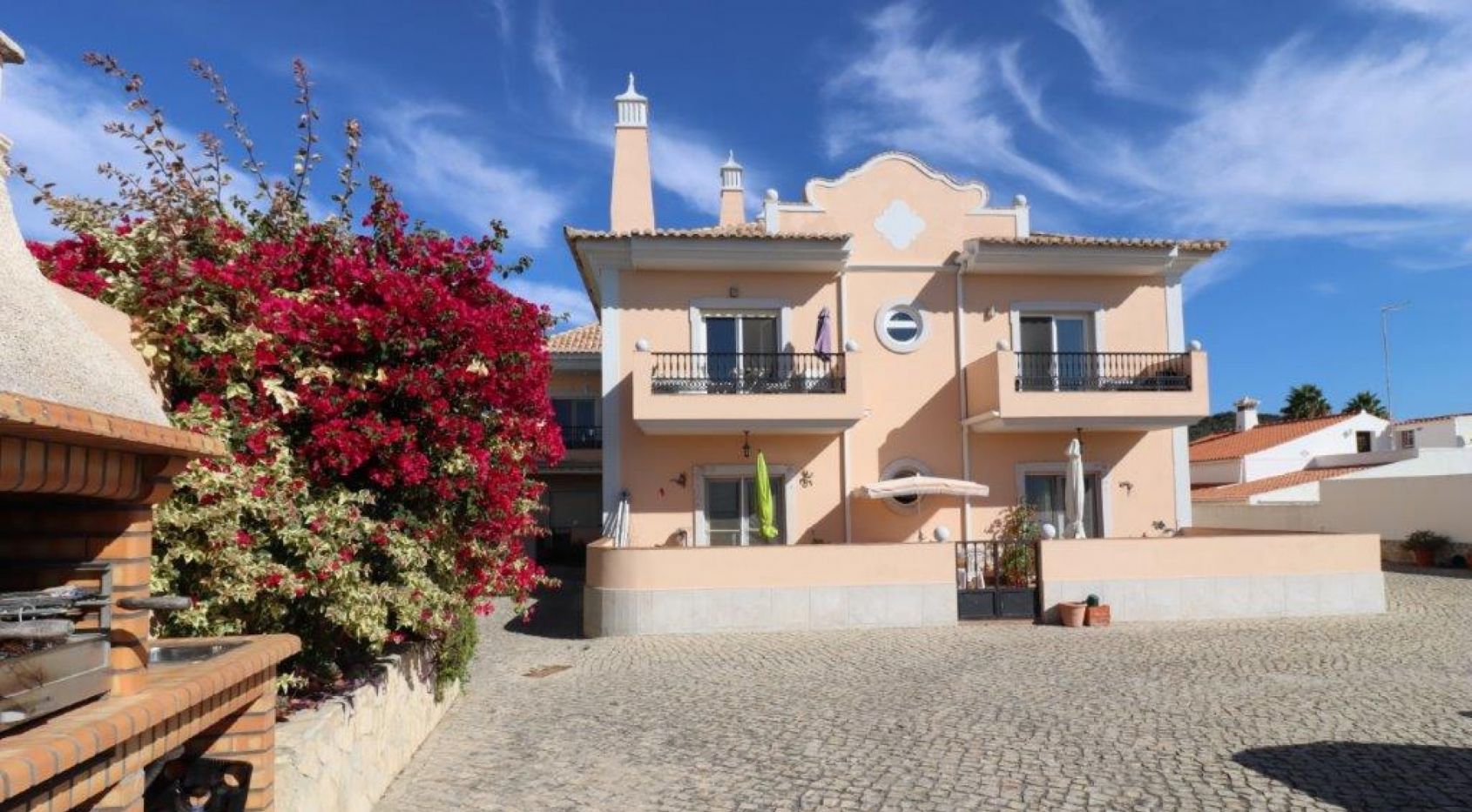 Beautiful two (+2) bedroom apartment with sea views in Santa Bárbara de Nexe, Algarve