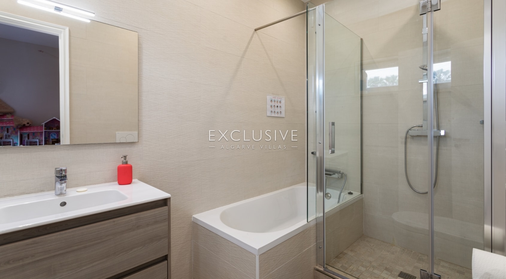 Luxury renovated Quinta, 4 Bedrooms ensuite, Golf views, Algarve