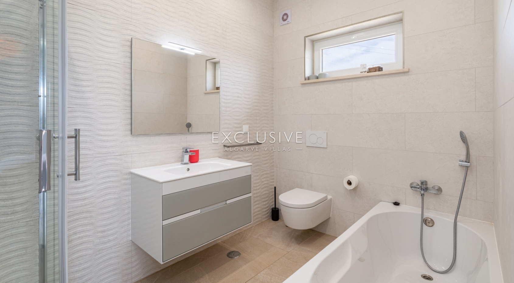Luxury renovated Quinta, 4 Bedrooms ensuite, Golf views, Algarve
