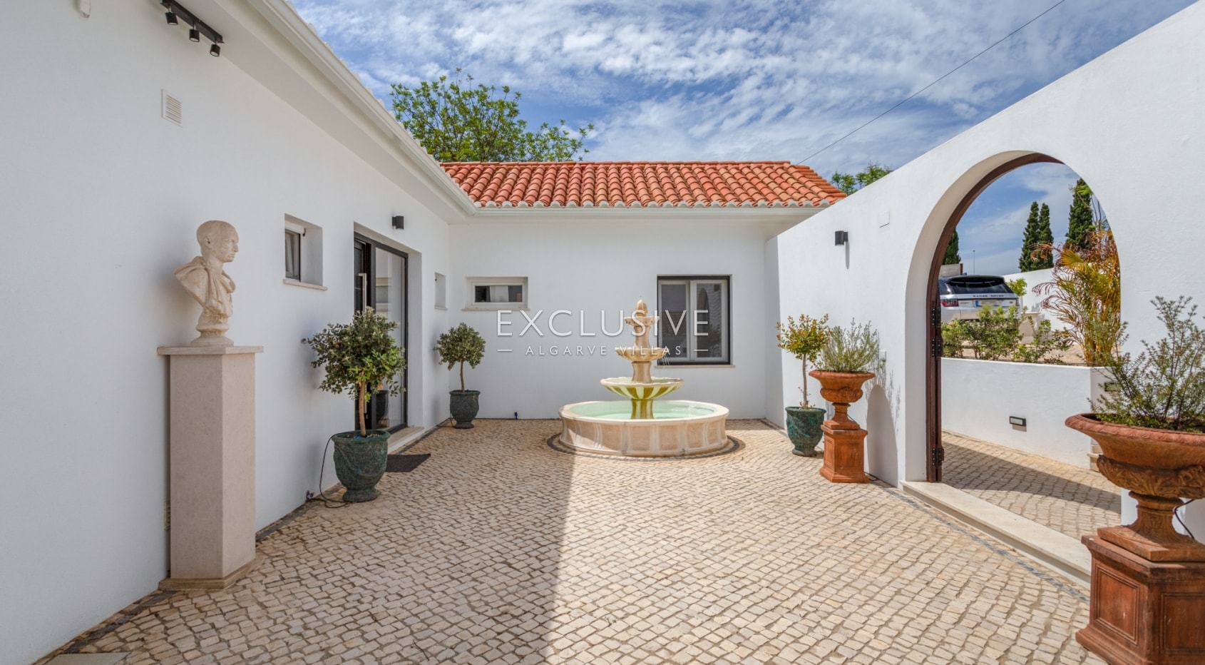 Luxury renovated Quinta, 4 Bedrooms ensuite, Golf views, Algarve
