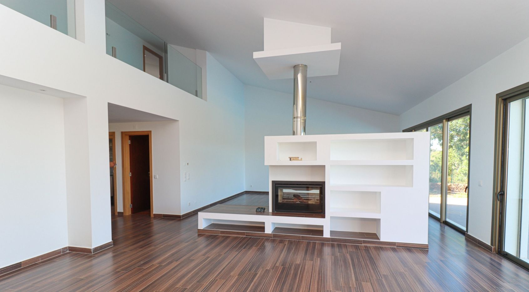 5 bedroom villa located in the outskirts of Alcantarilha, near Armacao Pera beach, Algarve