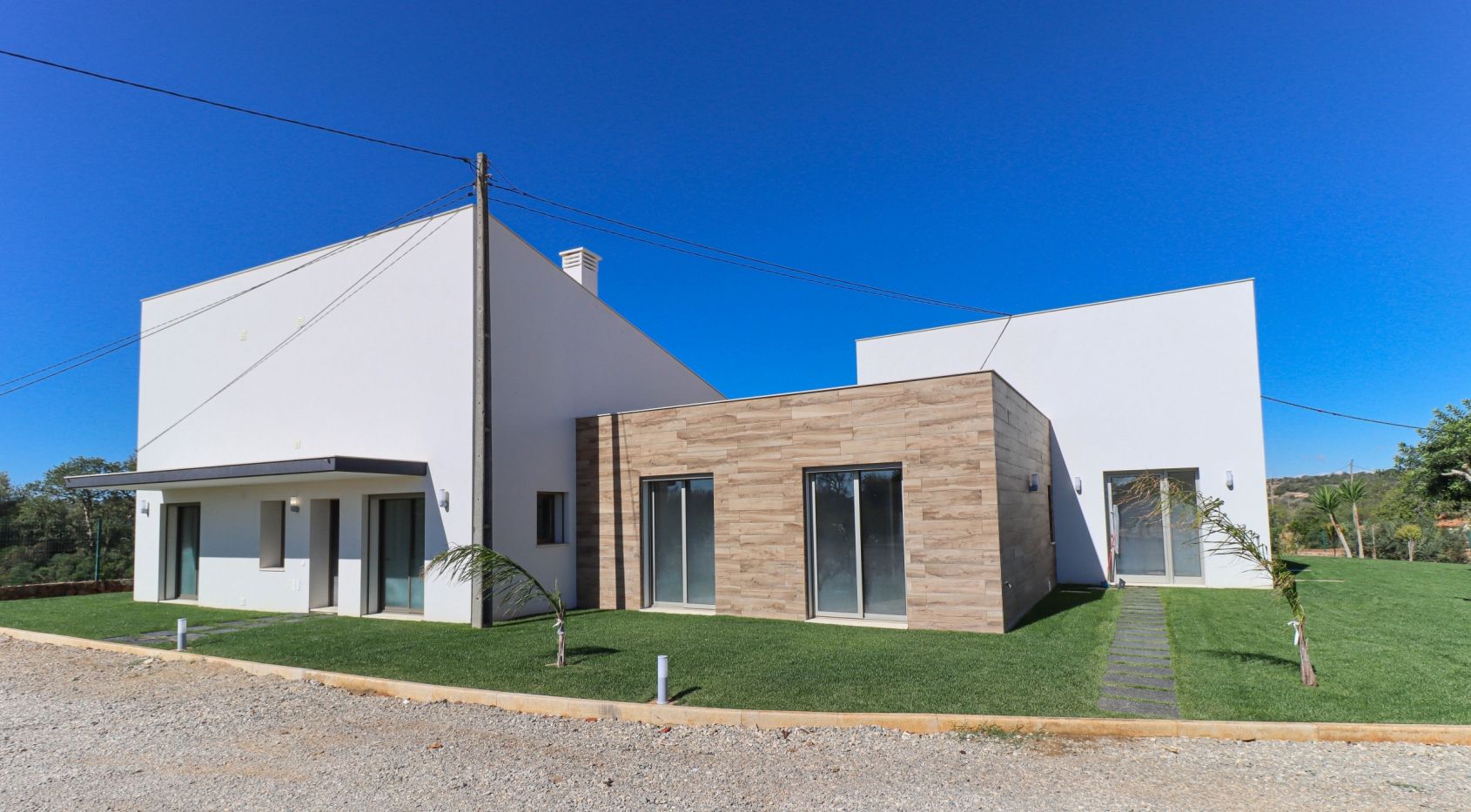 5 bedroom villa located in the outskirts of Alcantarilha, near Armacao Pera beach, Algarve