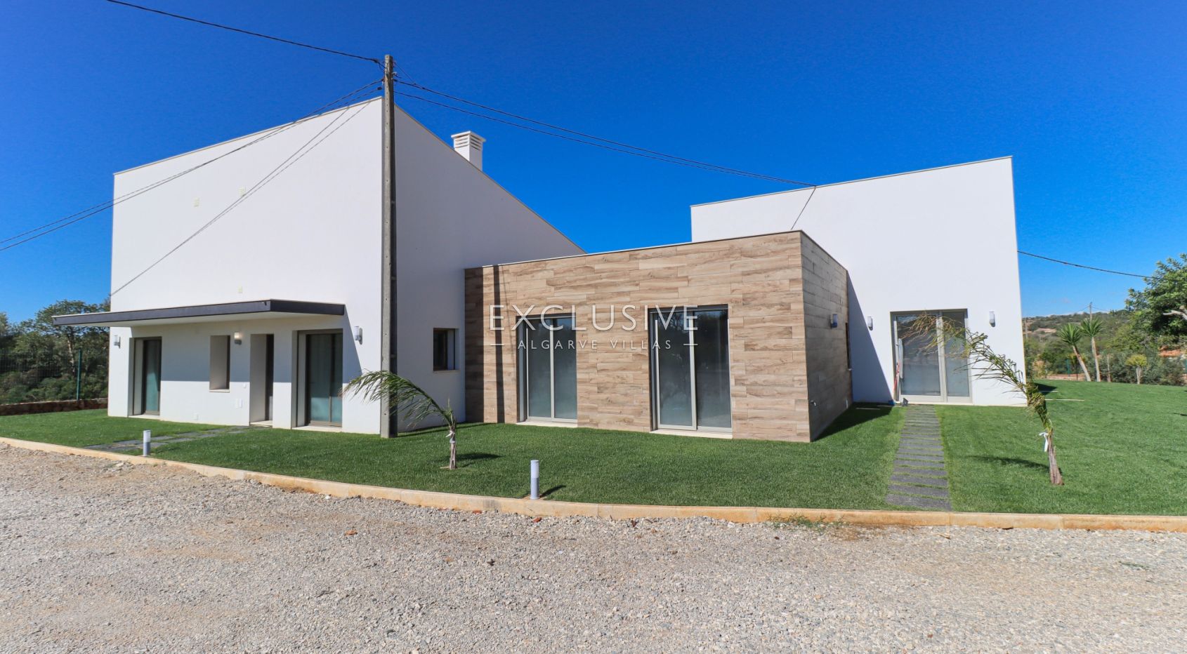 5 bedroom villa located in the outskirts of Alcantarilha, near Armacao Pera beach, Algarve