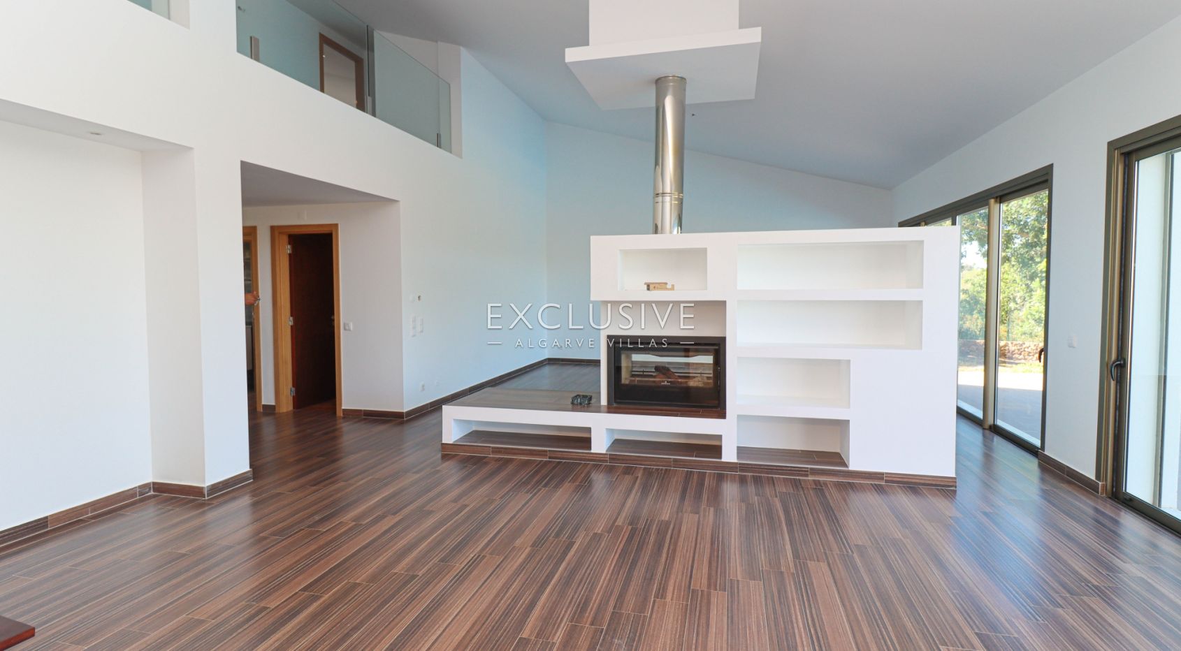 5 bedroom villa located in the outskirts of Alcantarilha, near Armacao Pera beach, Algarve