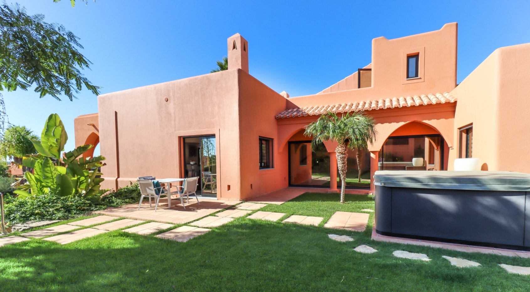 Luxury three bedroom villa with pool Silves in golf resort, Algarve