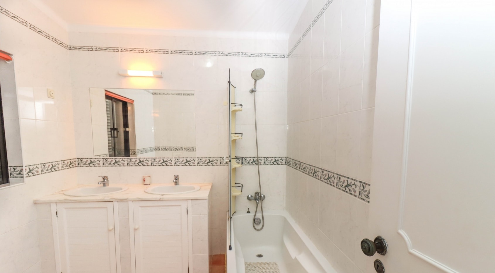 Investment opportunity: south-facing 4 bedroom villa near Vale do Lobo, Algarve