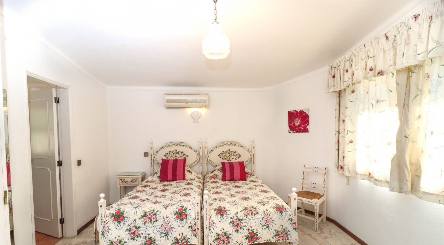 Investment opportunity: south-facing 4 bedroom villa near Vale do Lobo, Algarve