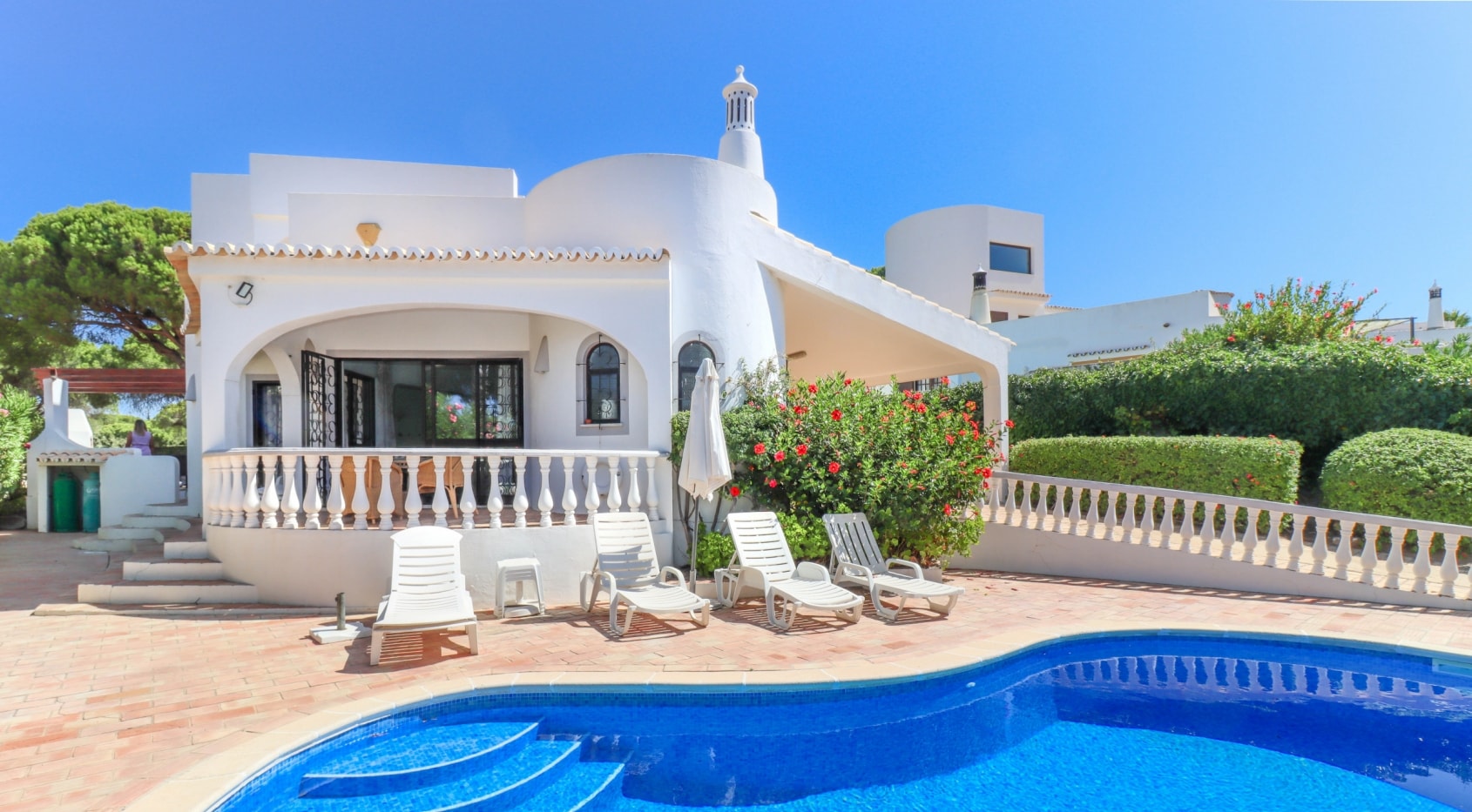 Investment opportunity: south-facing 4 bedroom villa near Vale do Lobo, Algarve