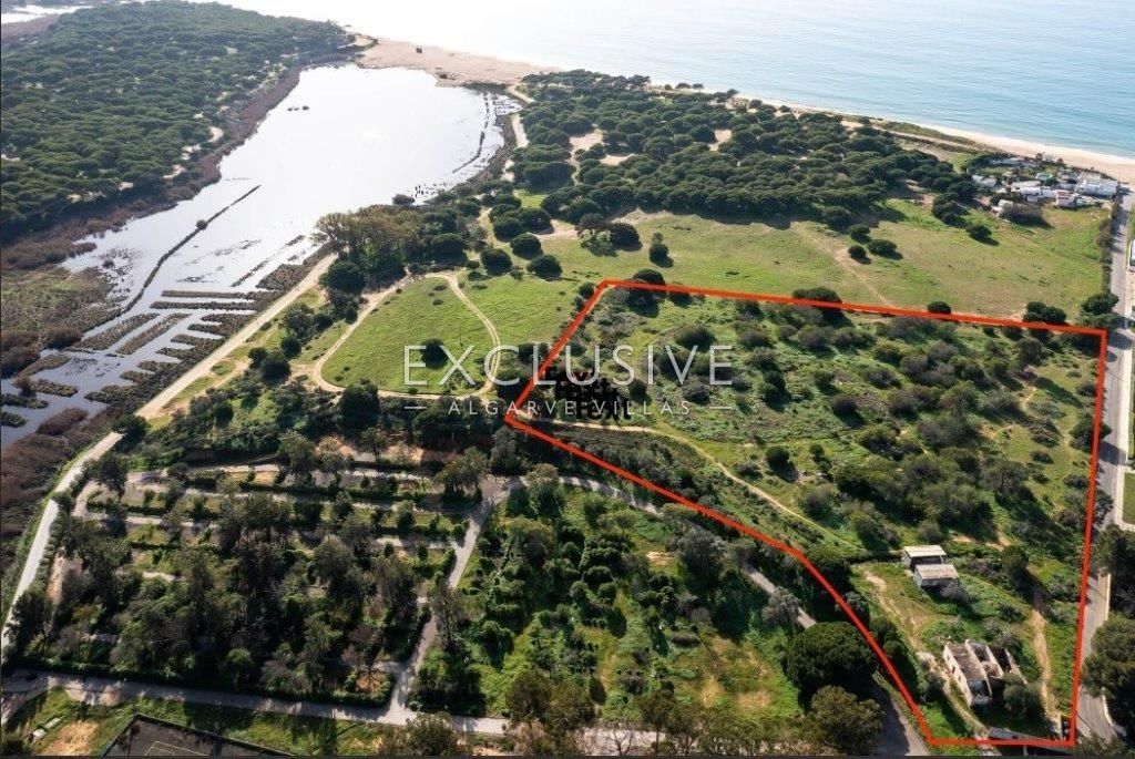 Investment - Very rare plot close to the beach, Quarteira, Algarve