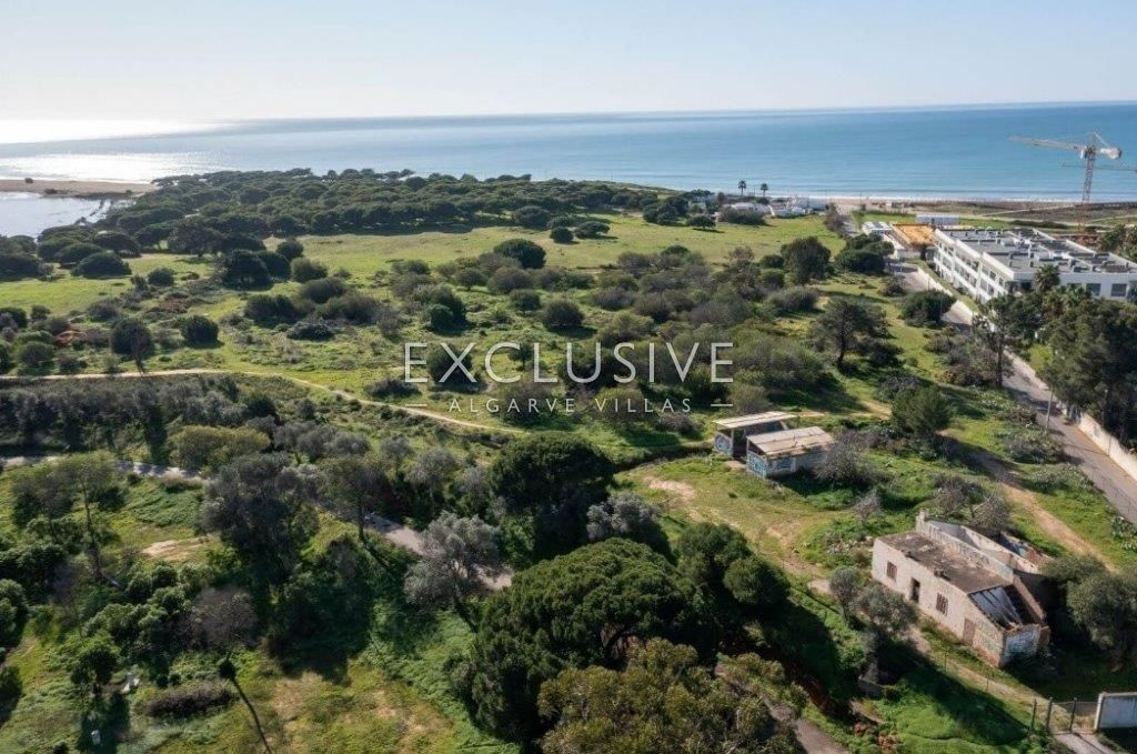 Investment - Very rare plot close to the beach, Quarteira, Algarve
