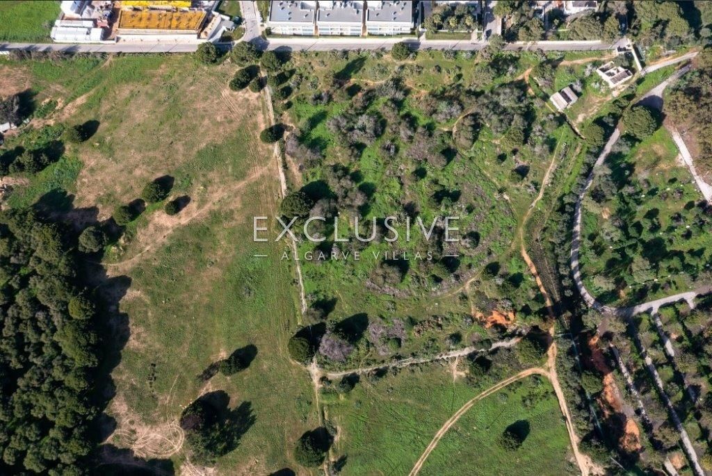 Investment - Very rare plot close to the beach, Quarteira, Algarve