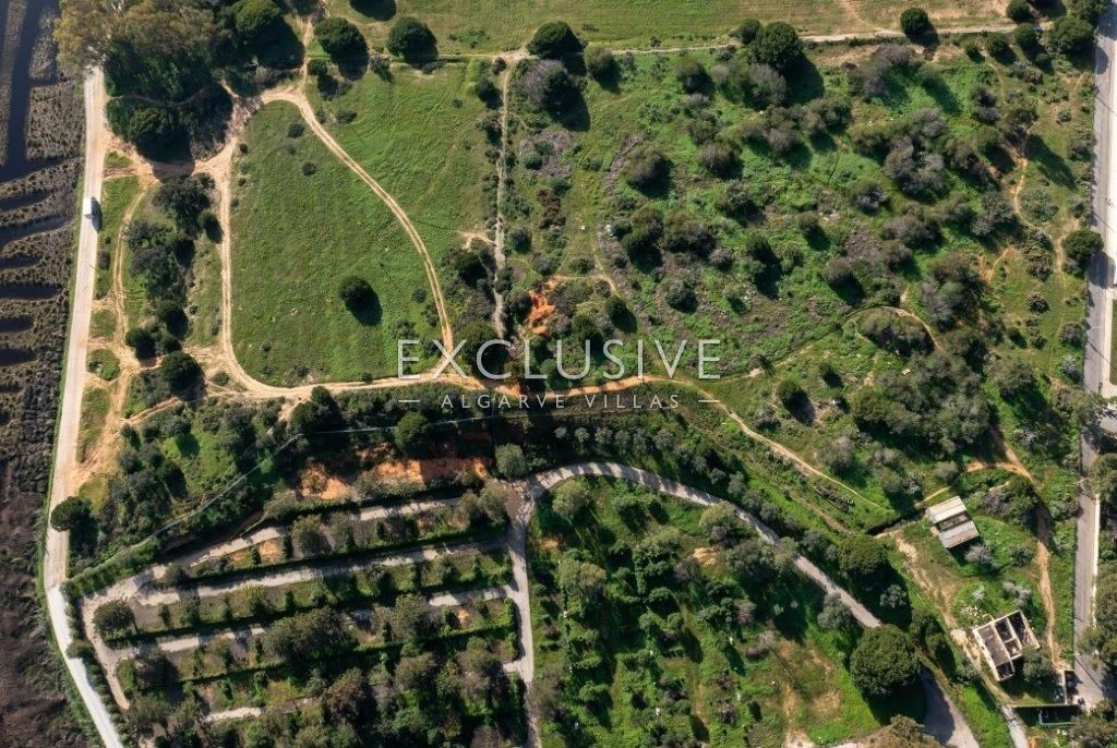 Investment - Very rare plot close to the beach, Quarteira, Algarve