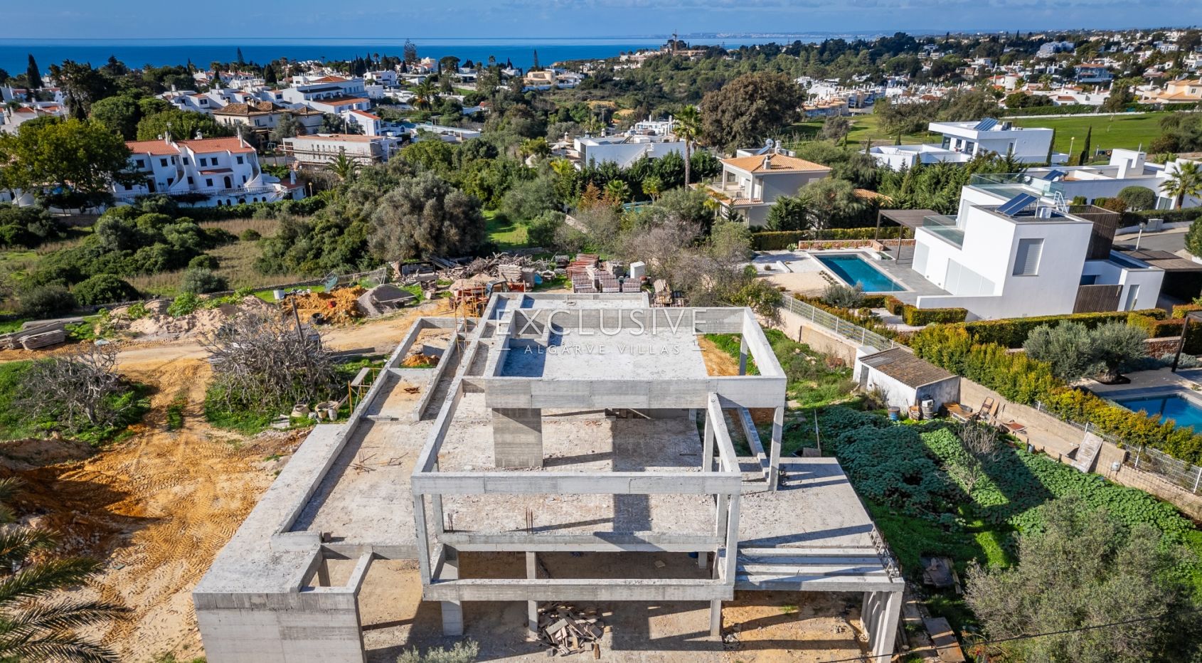Mooi, uitzicht op zee, loopafstand van strand. Moderne villa in Carvoeiro, Algarve