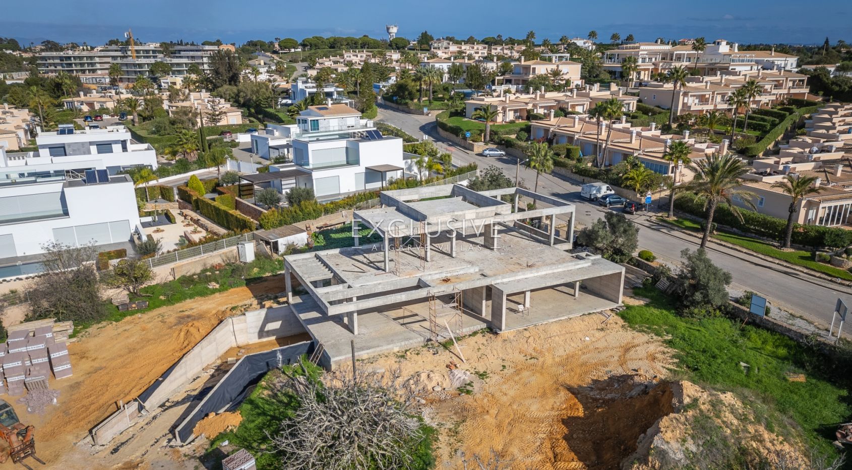 Mooi, uitzicht op zee, loopafstand van strand. Moderne villa in Carvoeiro, Algarve