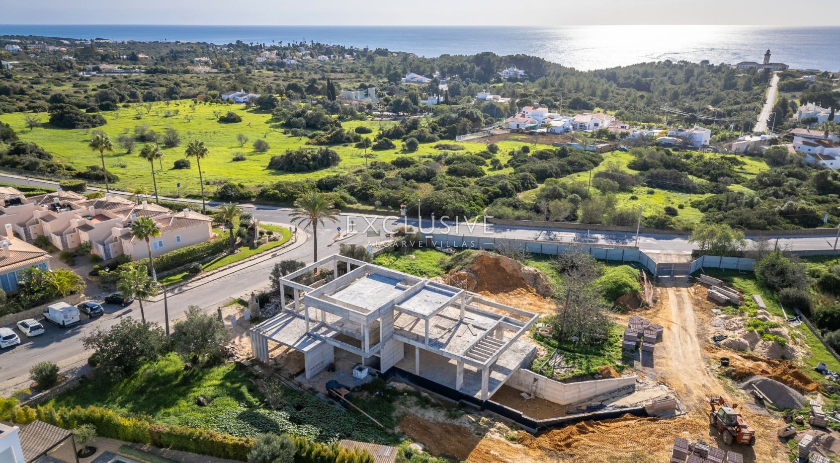 Mooi, uitzicht op zee, loopafstand van strand. Moderne villa in Carvoeiro, Algarve